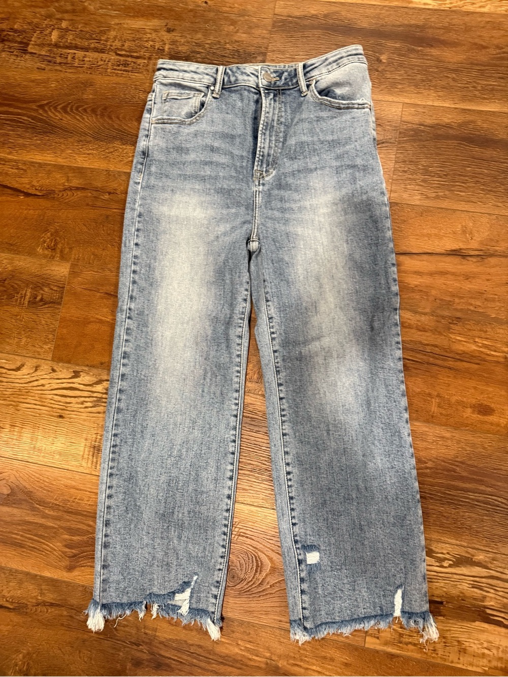 Women's Light Blue High-Rise Cropped Jeans with Frayed Hem